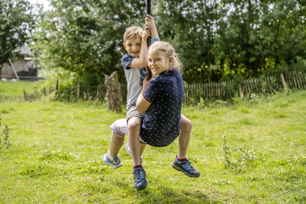 Spaß auf dem Spielplatz am Thomahof