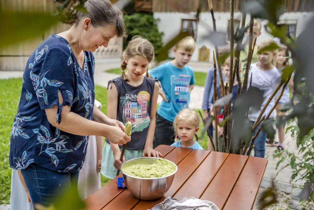 Vorbereitung fürs Stockbrotbacken
