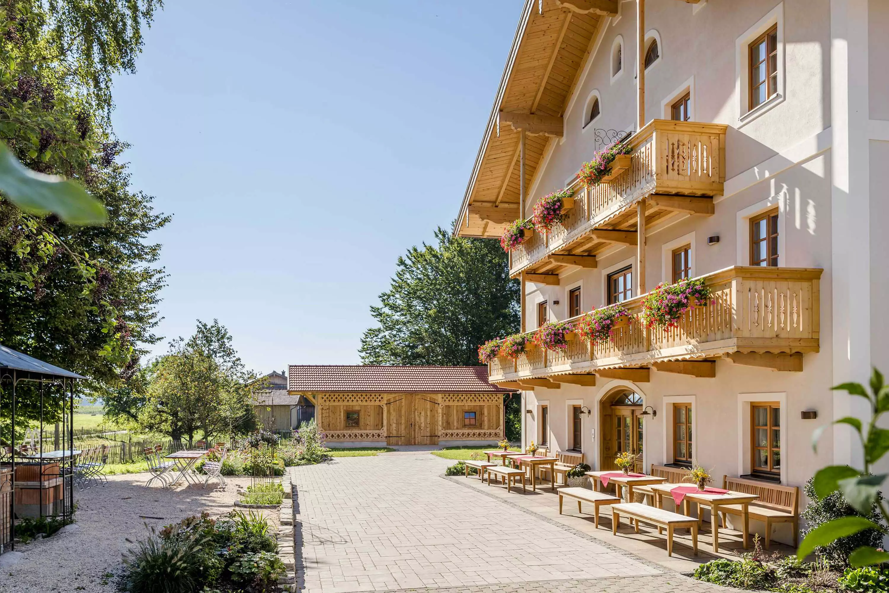 Mülltrennung Leihstiefel Waschküche Feuerholz