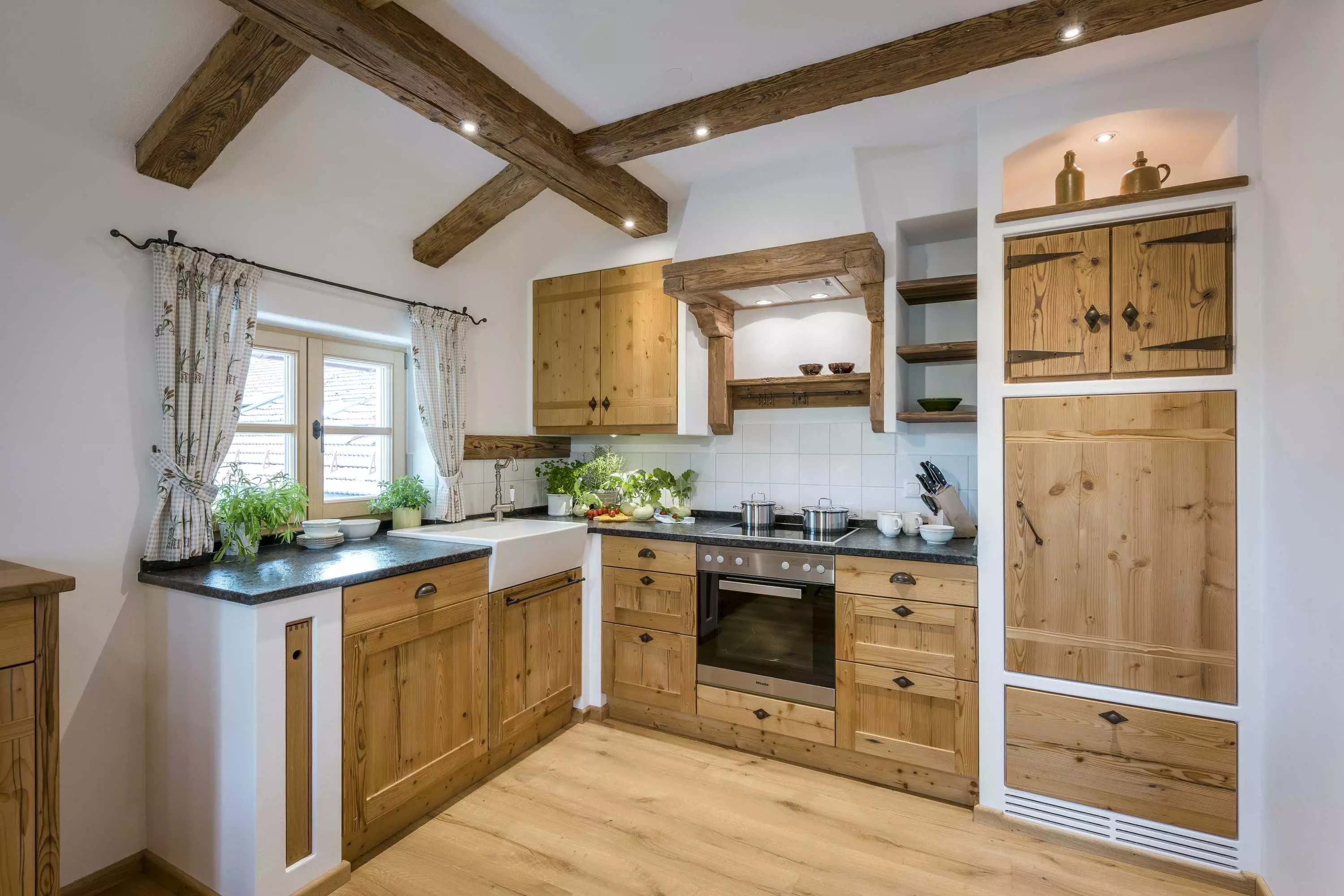 Küche mit liebevoll ausgewählten Details Thomahof Fridolfing