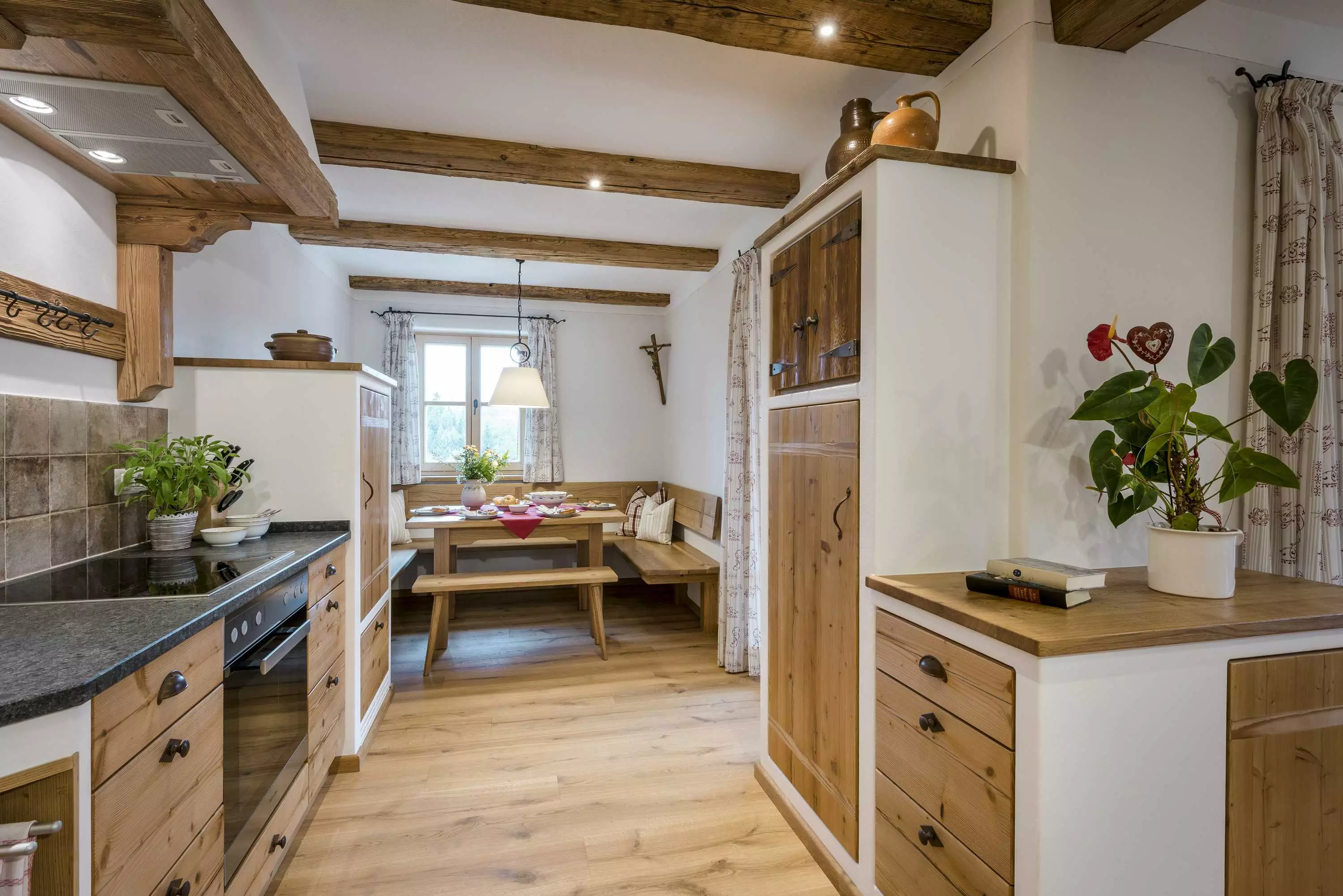 Naturmaterialien und Schreinerhandwerk in den Ferienwohnungen am Thomahof