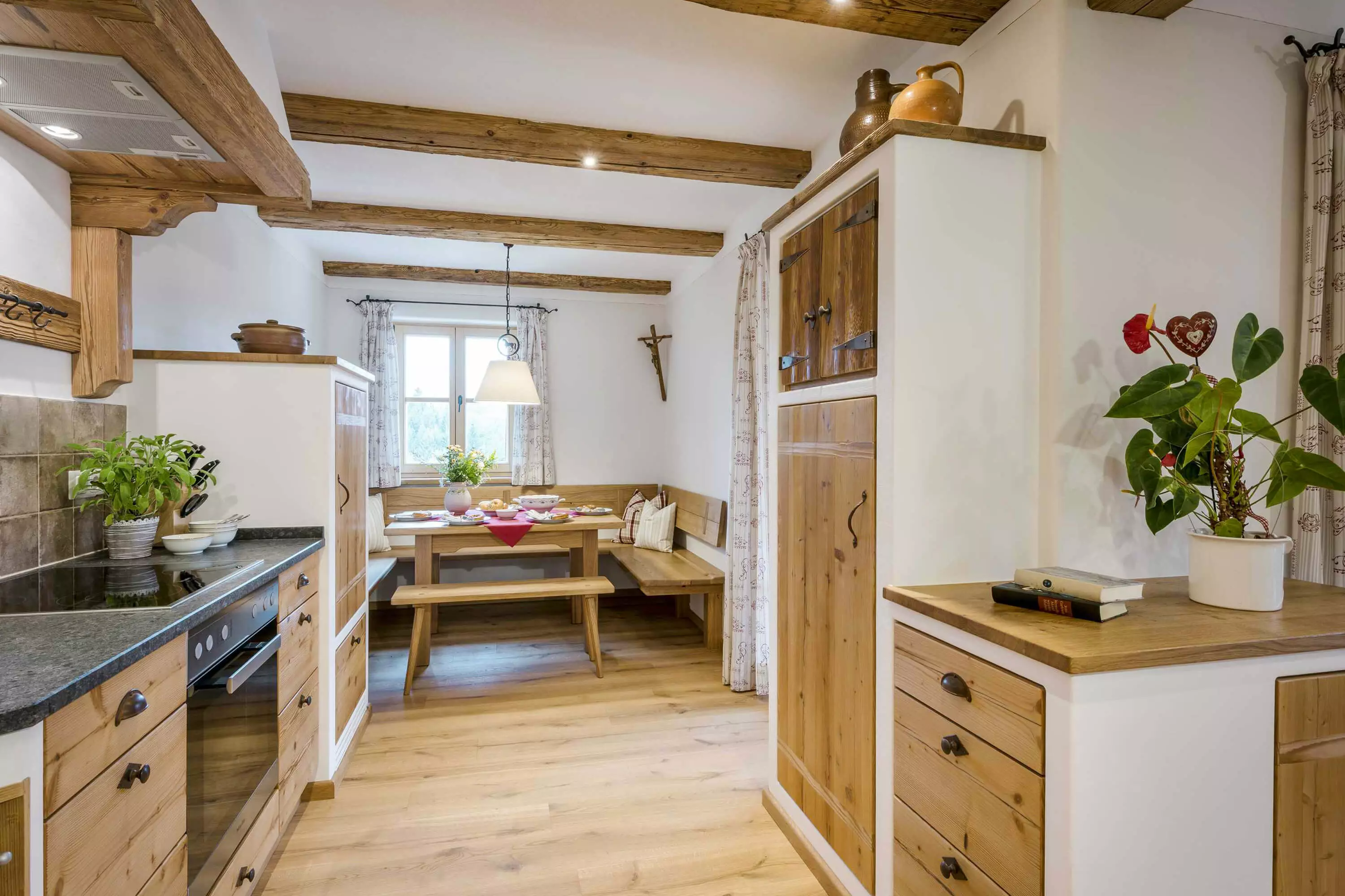 Naturmaterialien und Schreinerhandwerk in den Ferienwohnungen am Thomahof