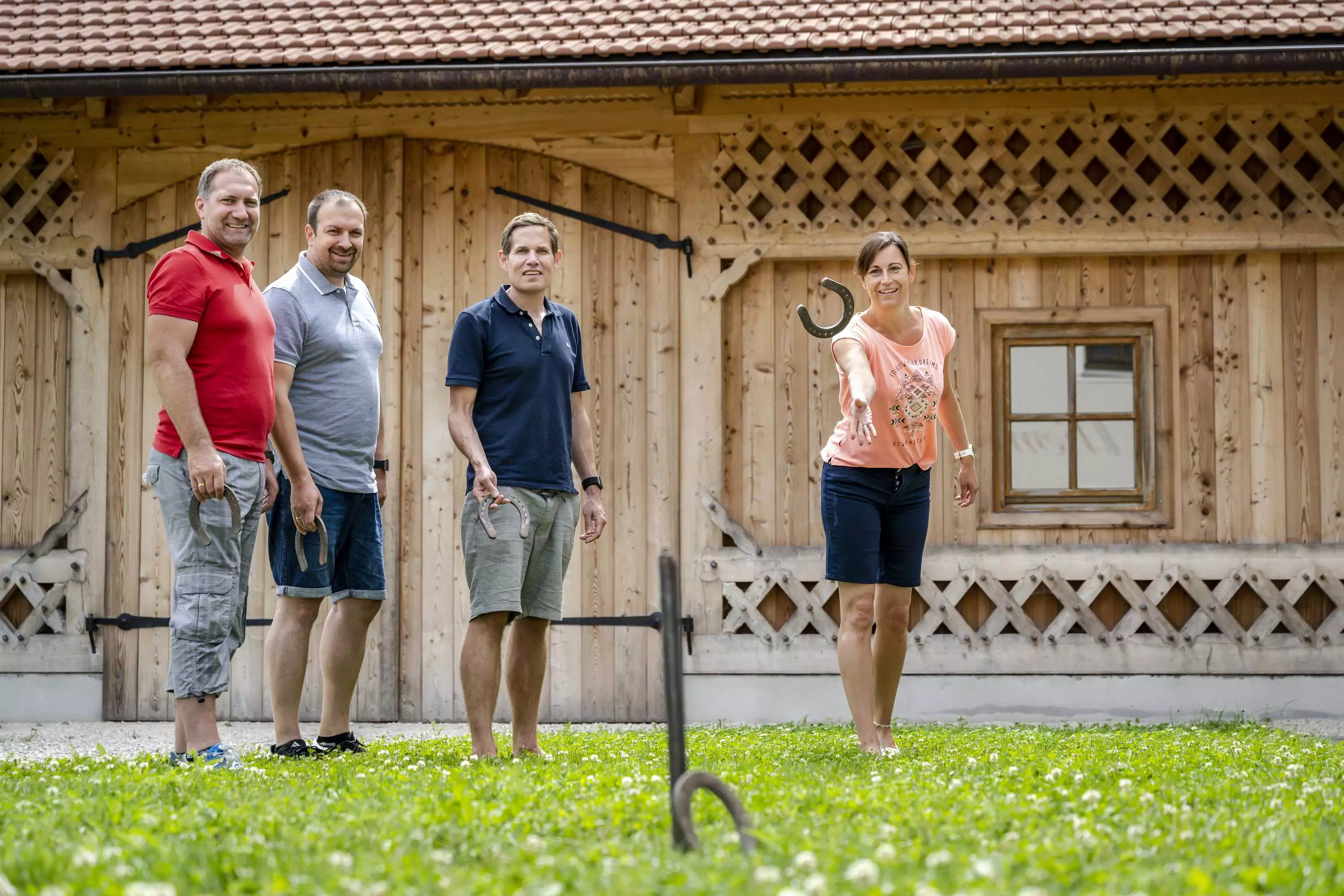 Spannende Matches für Groß und Klein beim Hufeisenwerfen
