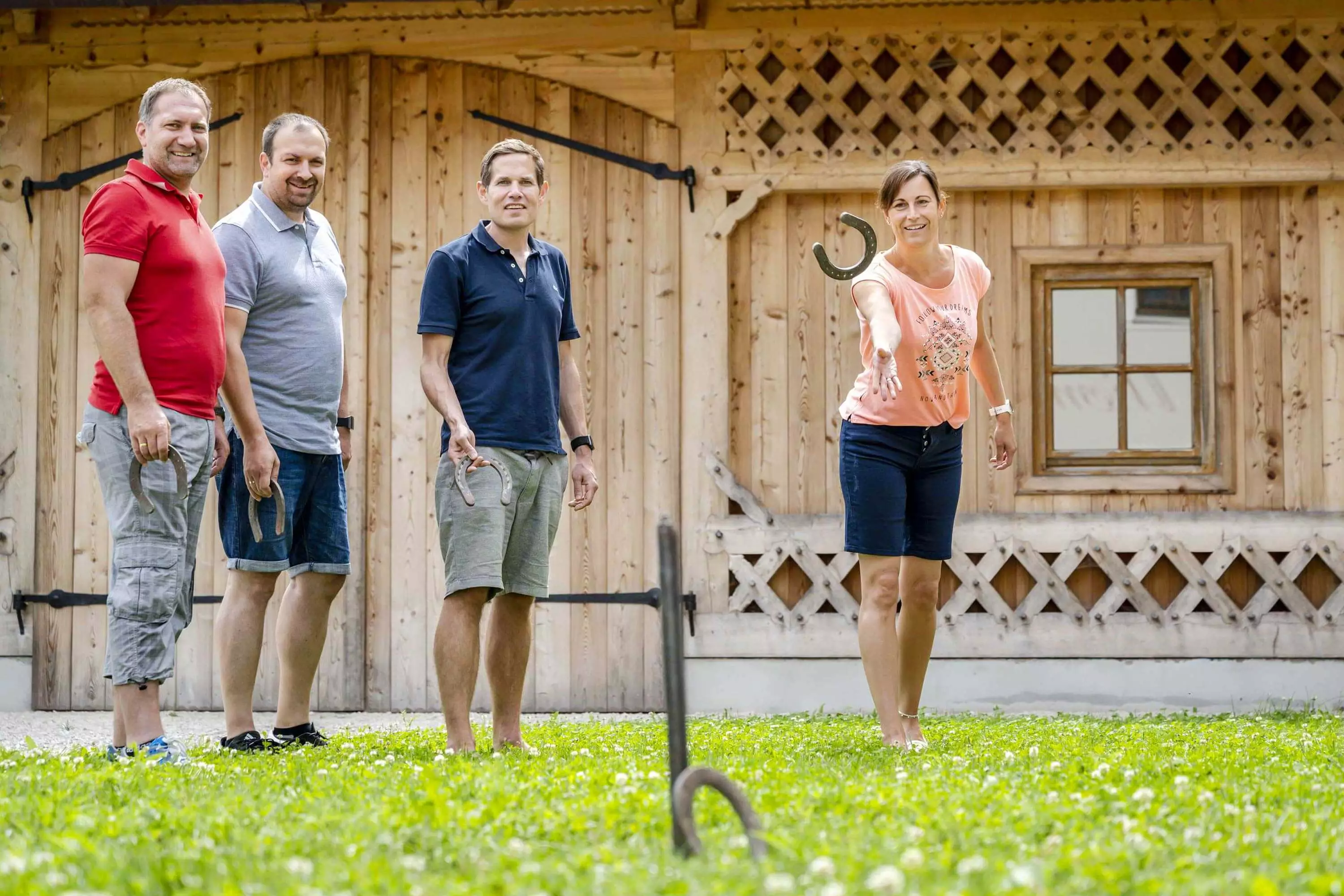 Spannende Matches für Groß und Klein beim Hufeisenwerfen