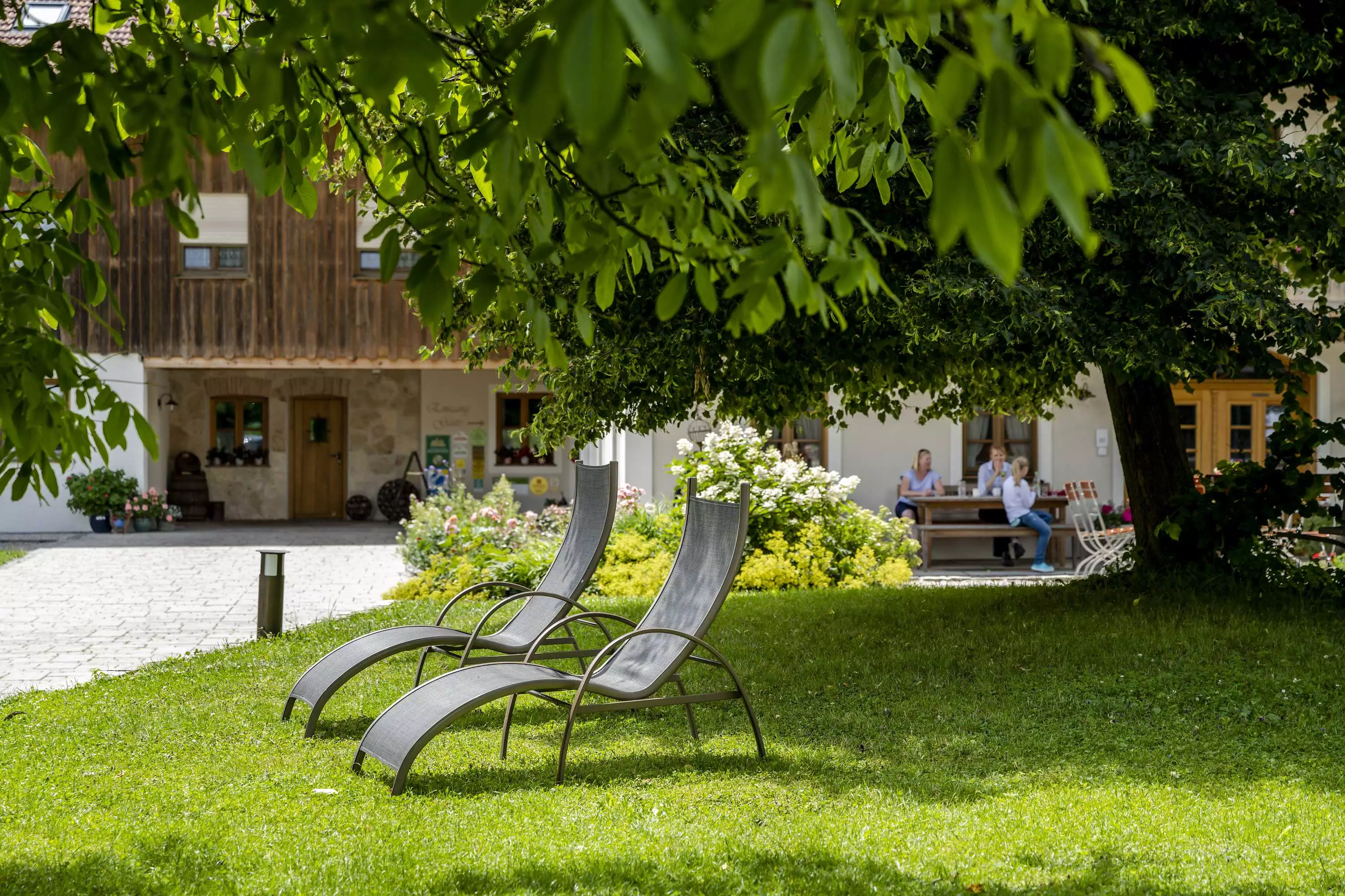 Liegewiese, Terrasse am Haus oder Grillplatz