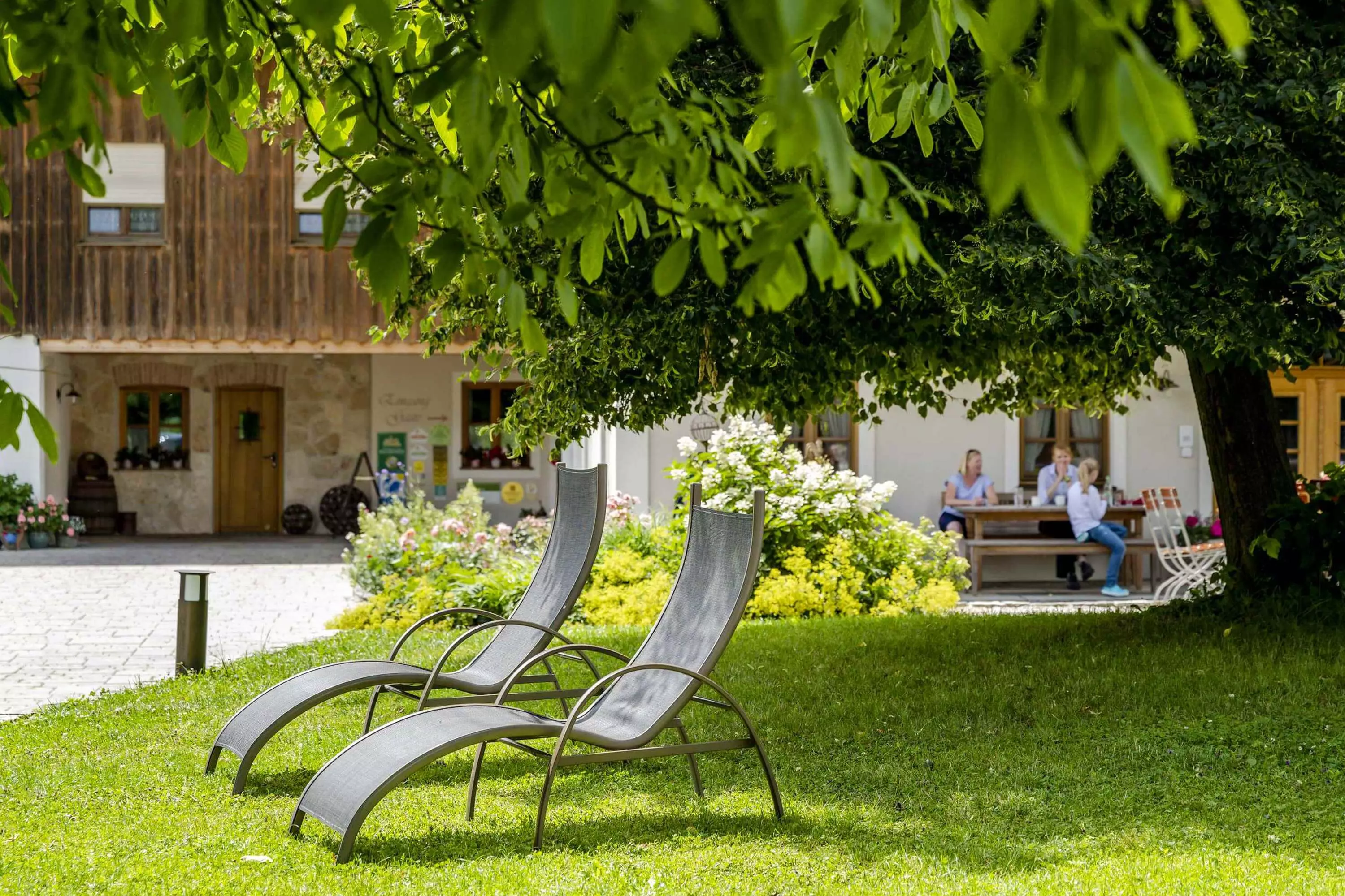 Liegewiese, Terrasse am Haus oder Grillplatz
