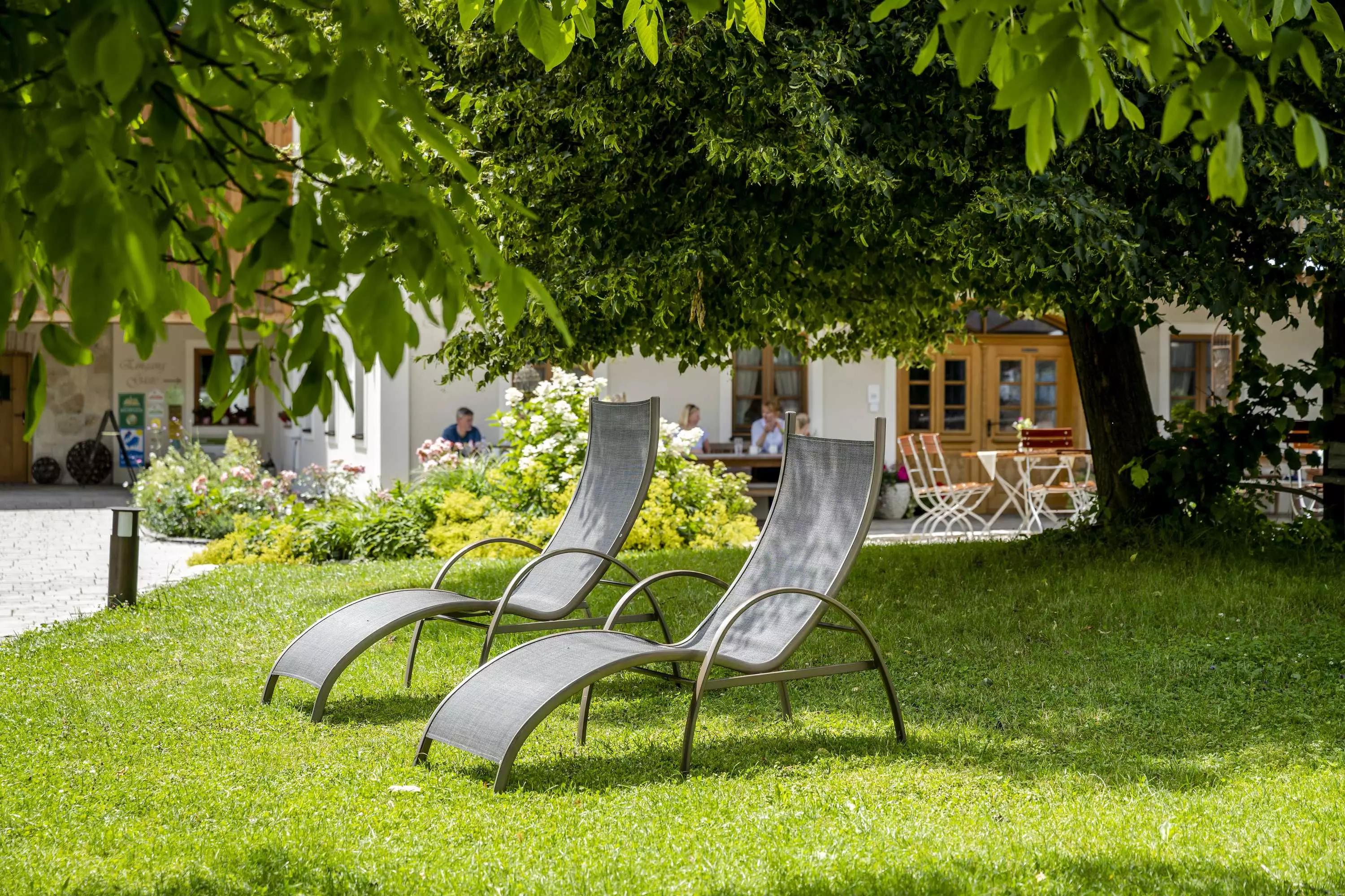 Liegewiese und Terrasse am Thomahof