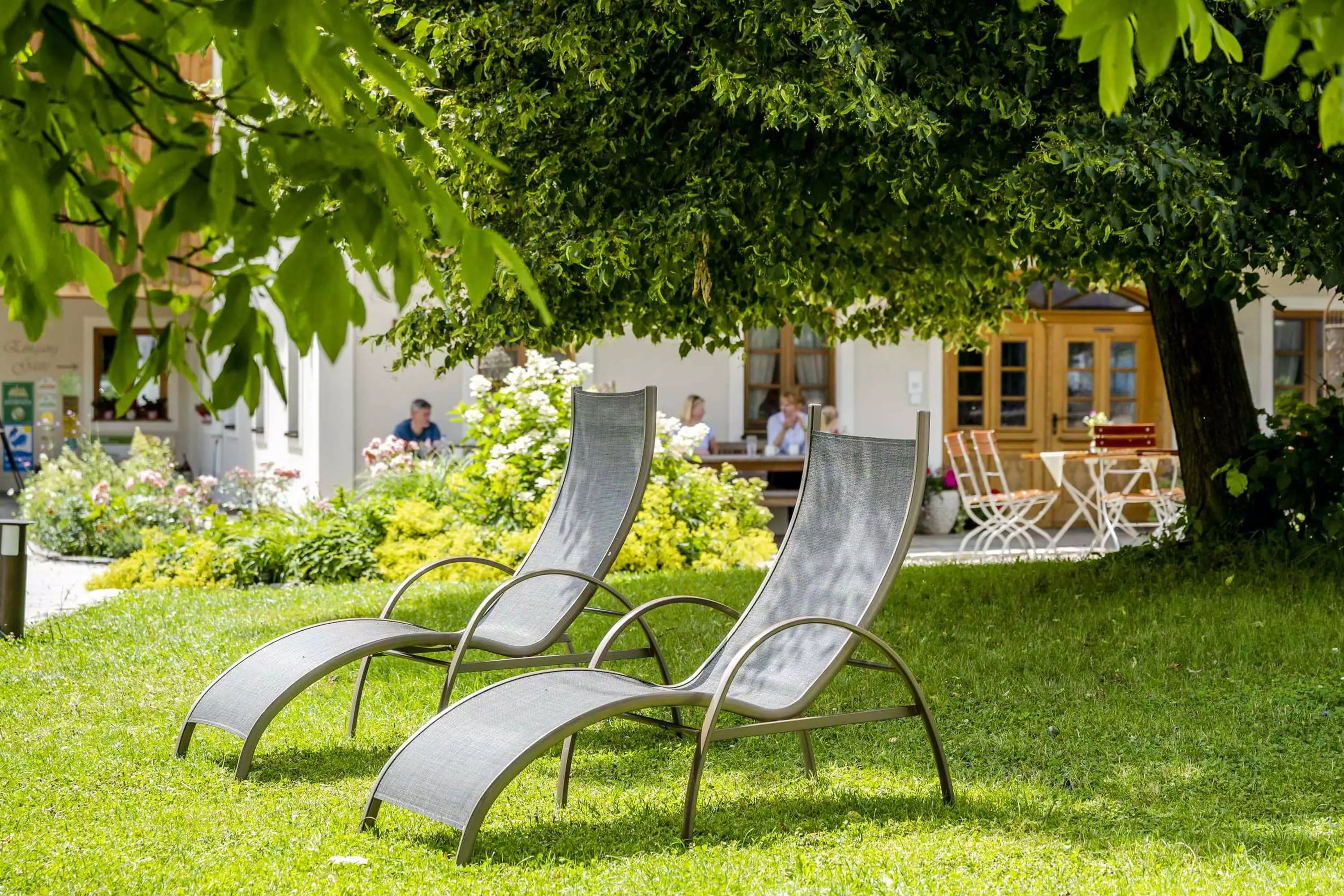 Liegewiese und Terrasse am Thomahof