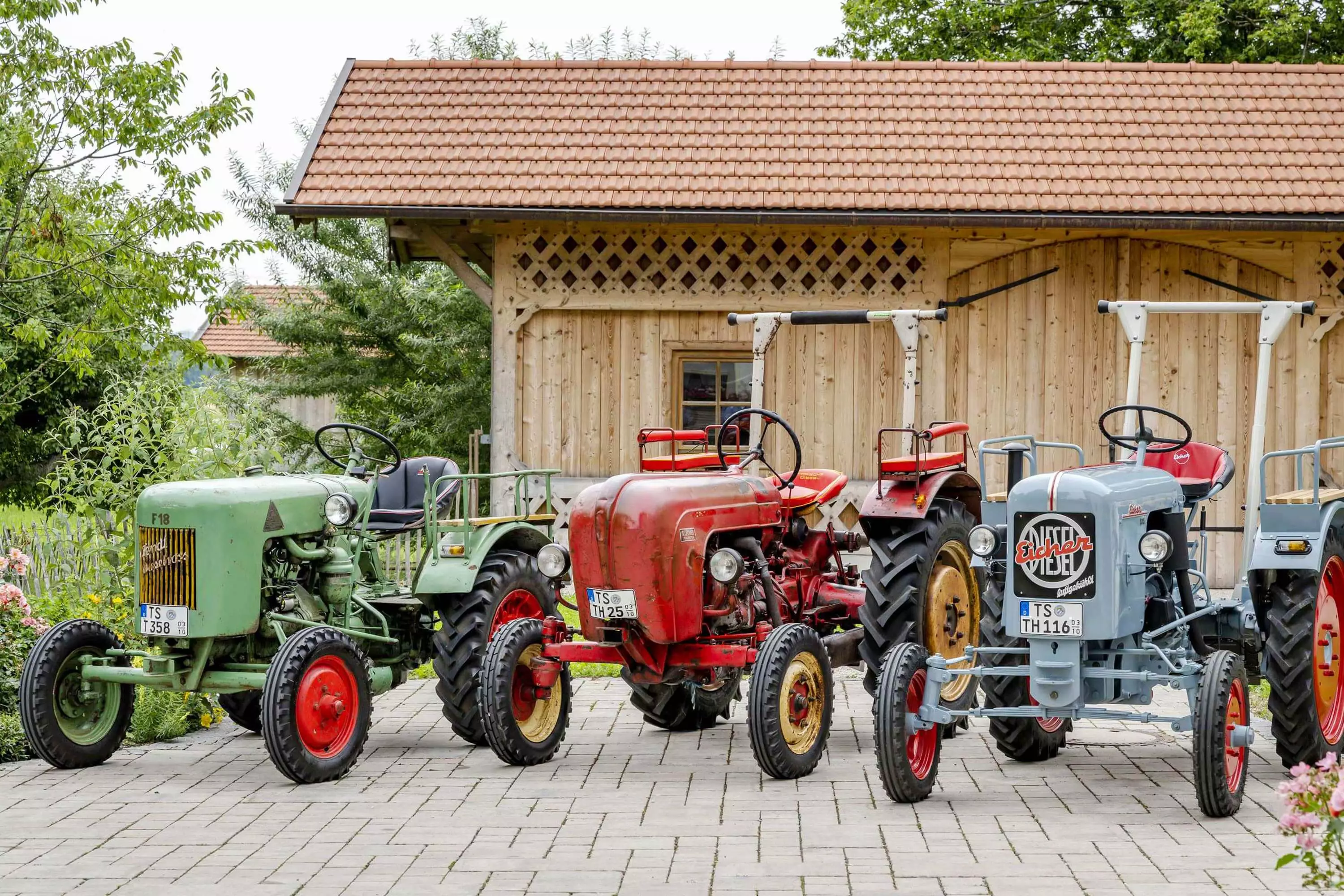 Historische Traktoren, liebevoll gepflegt