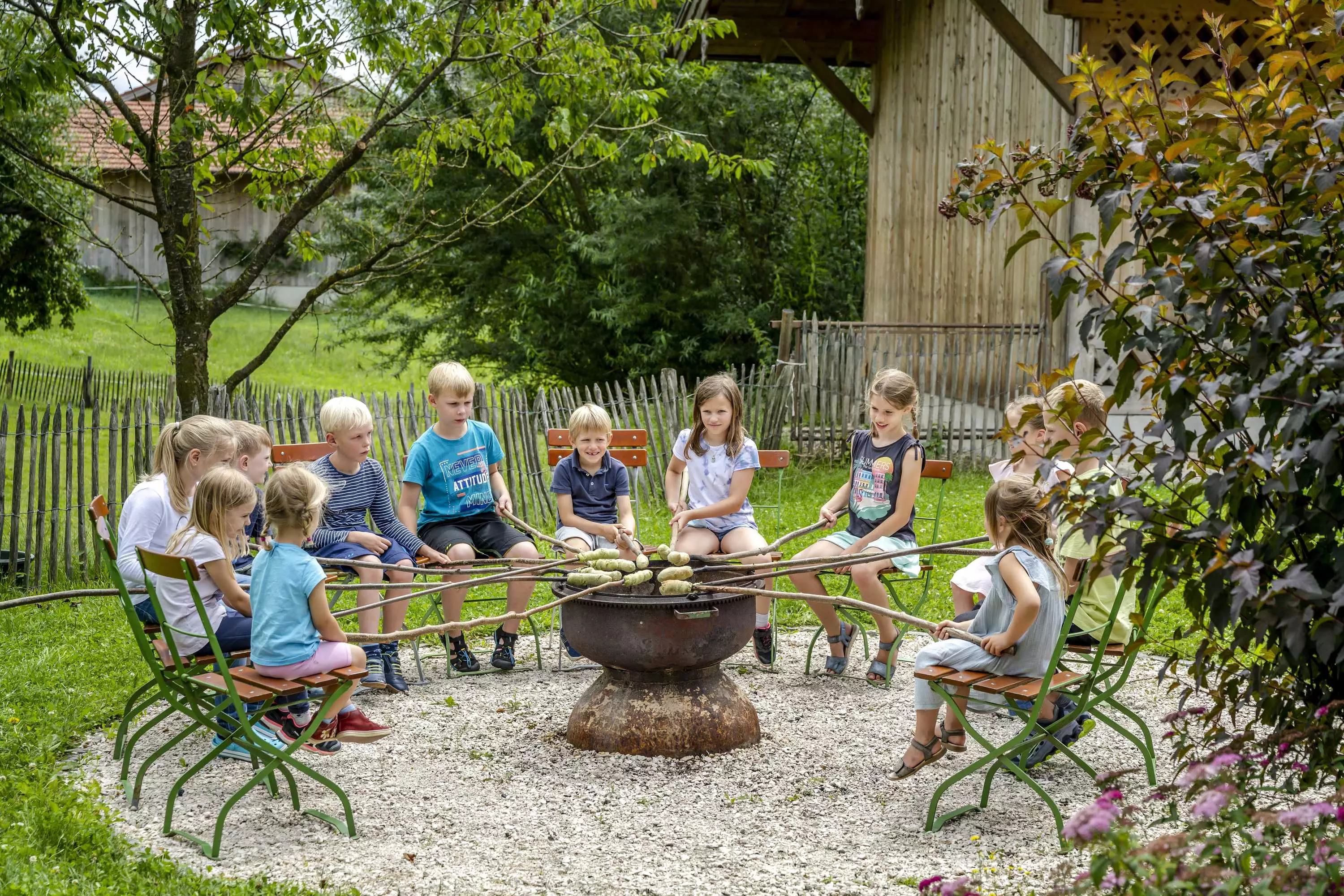 Stockbrotbacken am Lagerfeuer