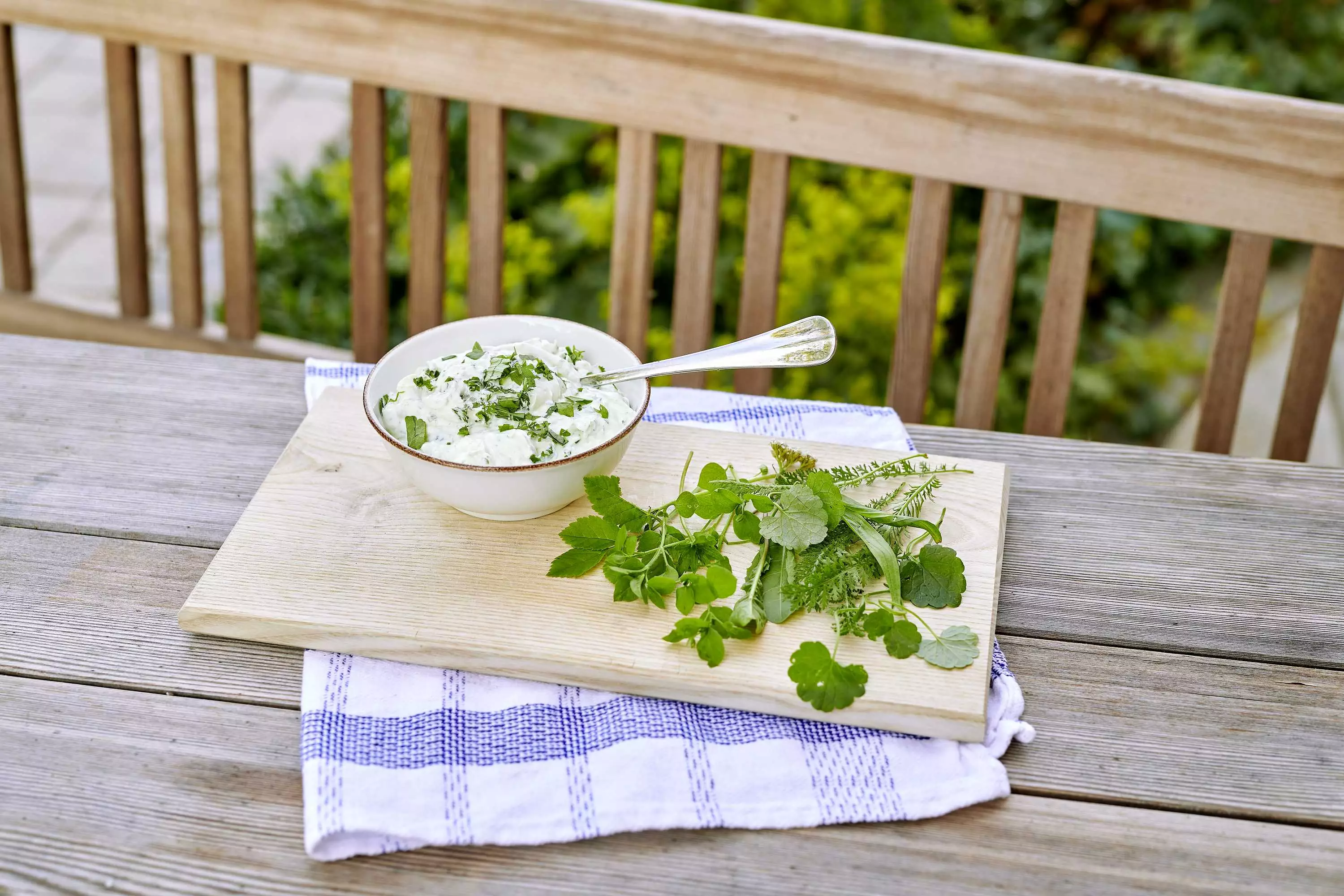 Kräuter, Blumen und Gewürze im Bauerngarten