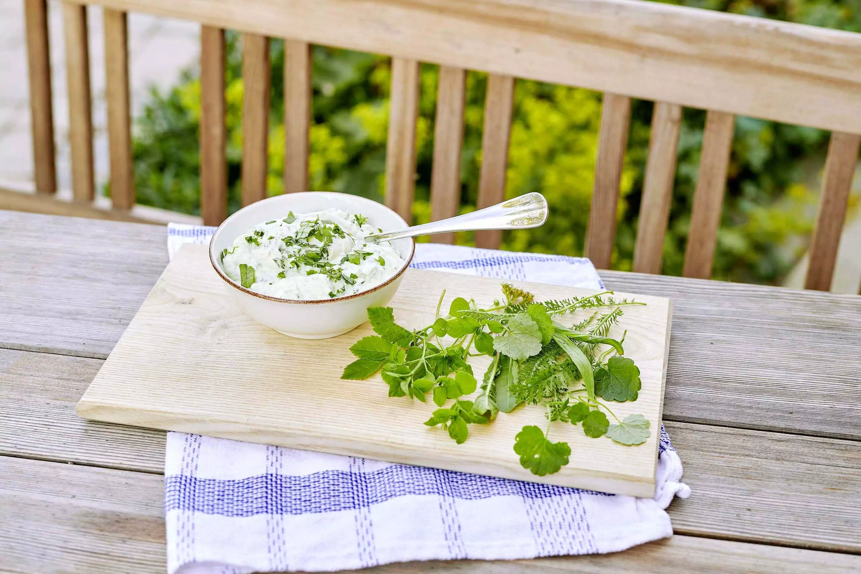 Kräuter, Blumen und Gewürze im Bauerngarten