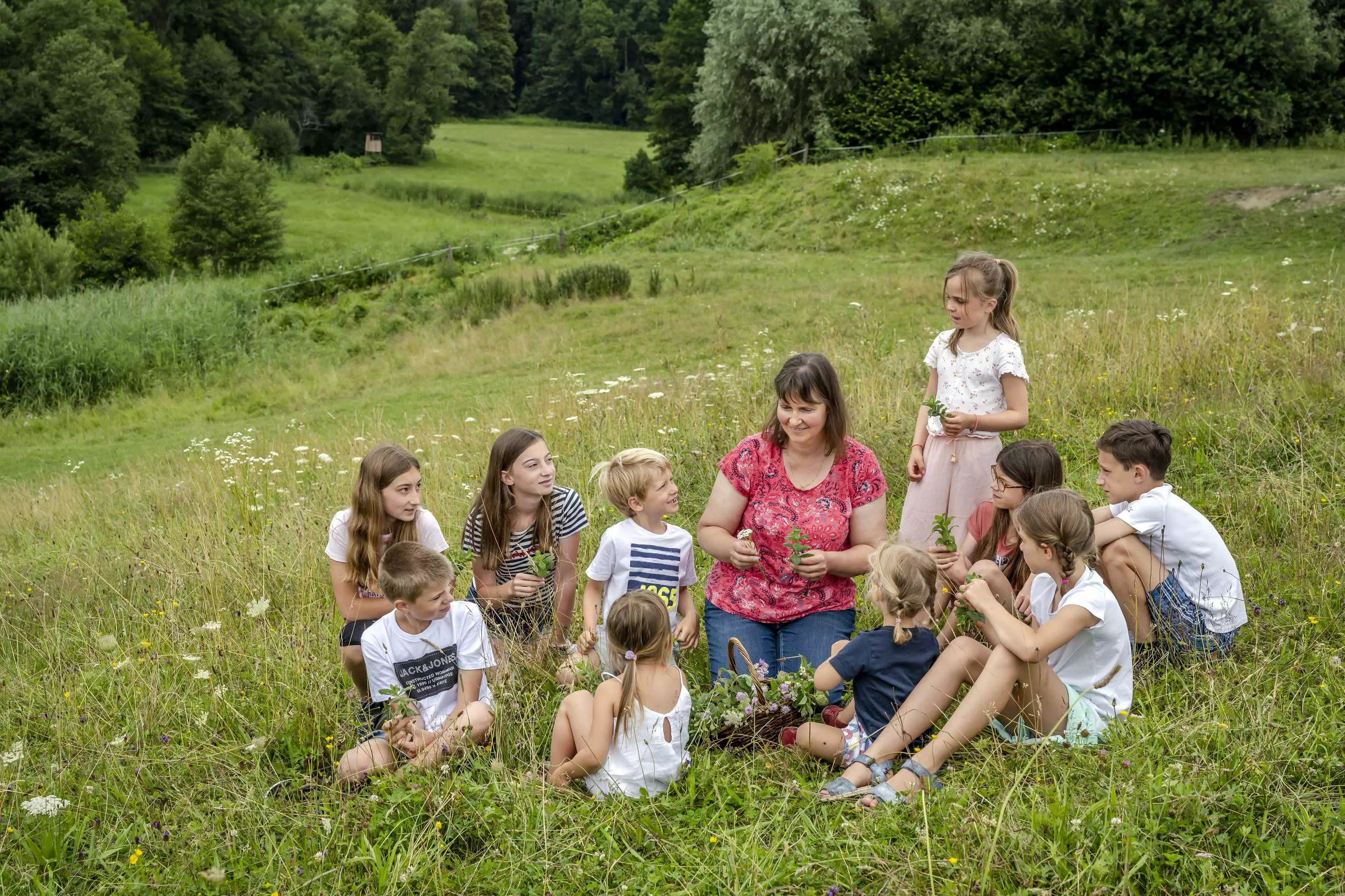 Kräuterwissen entdecken mit Bäuerin Evi