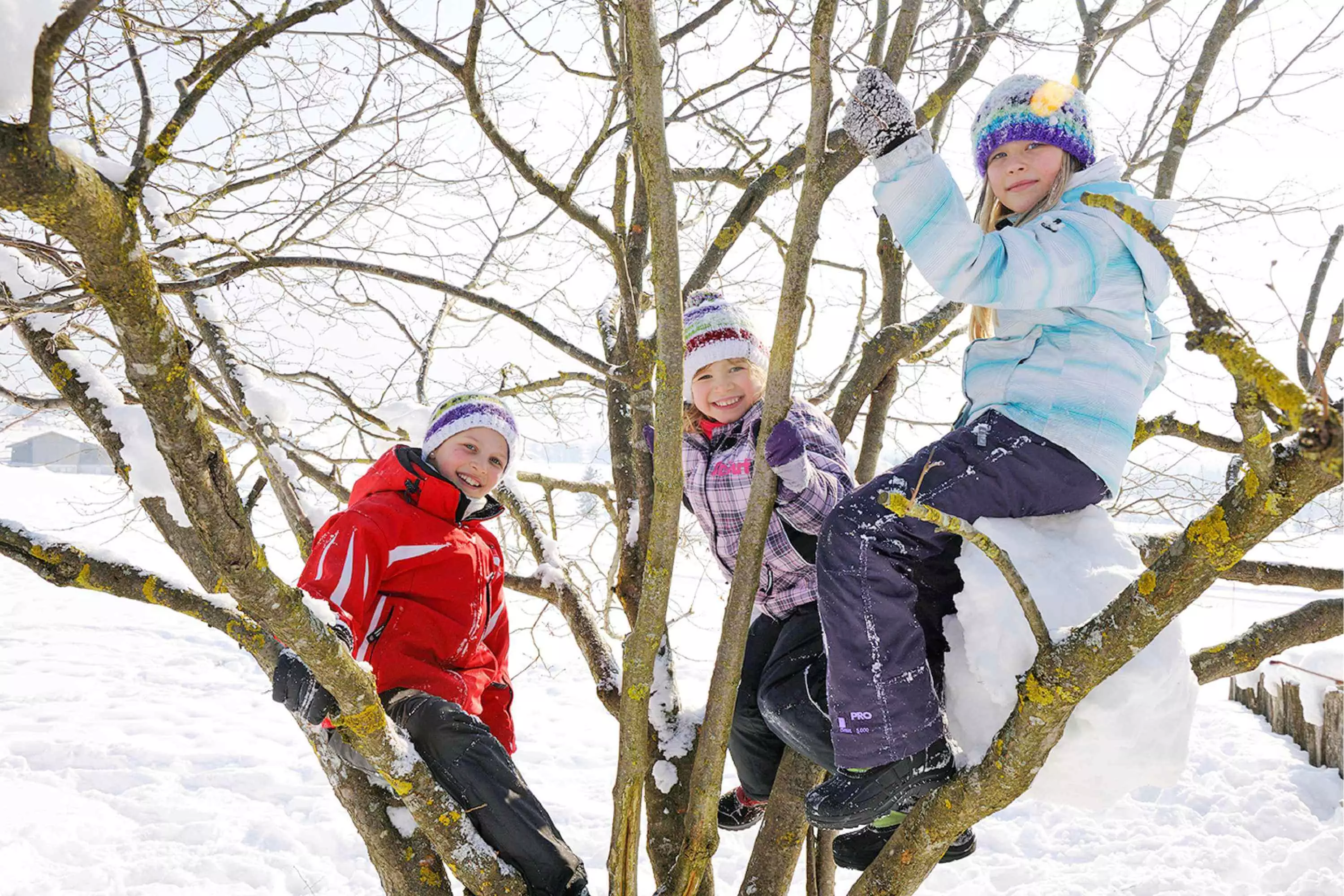 Schneemänner und Schneeburgen bauen