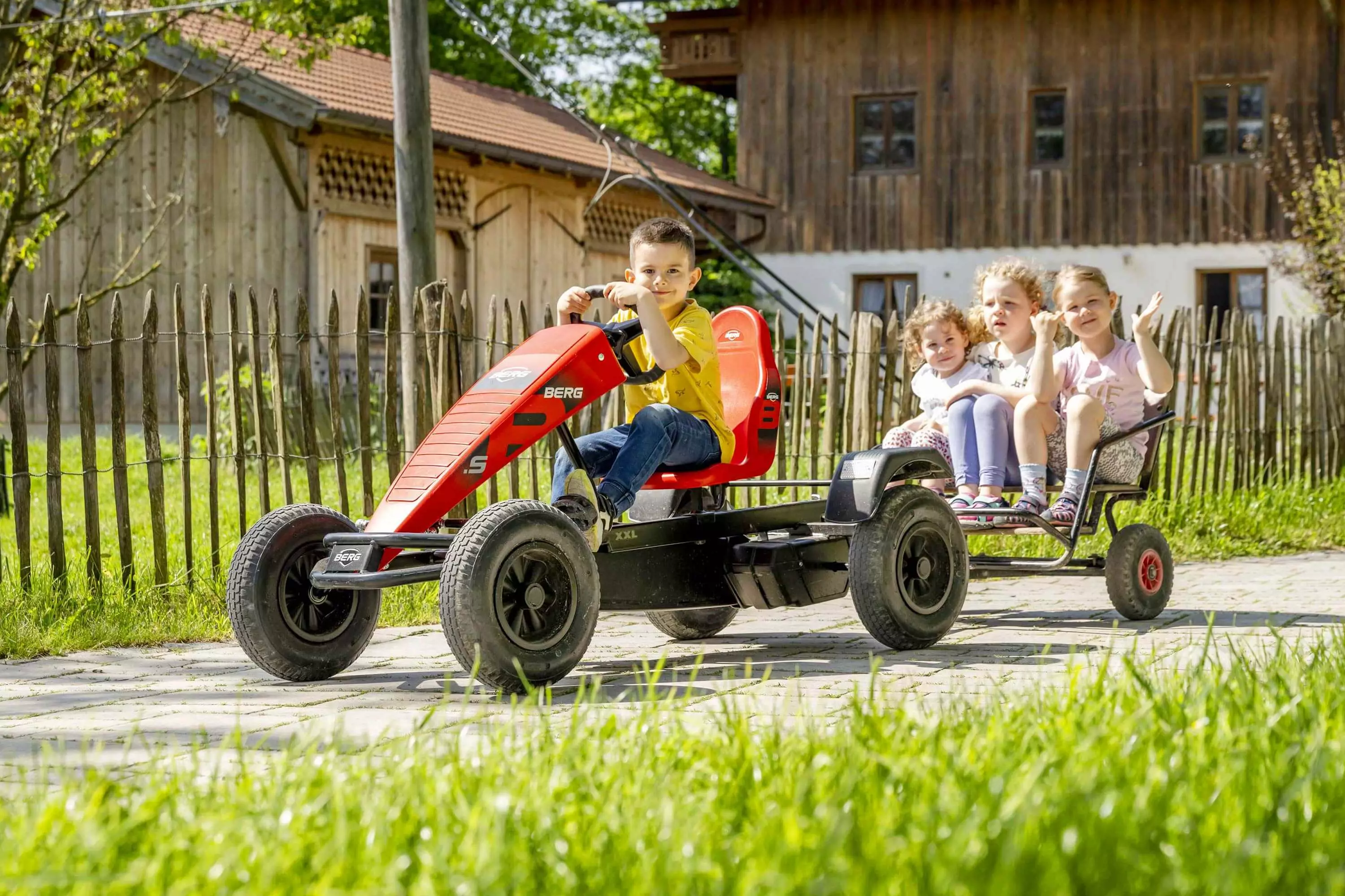 Go-karts, Fahrräder, Roller, Dreiräder, Bobbycar und noch mehr