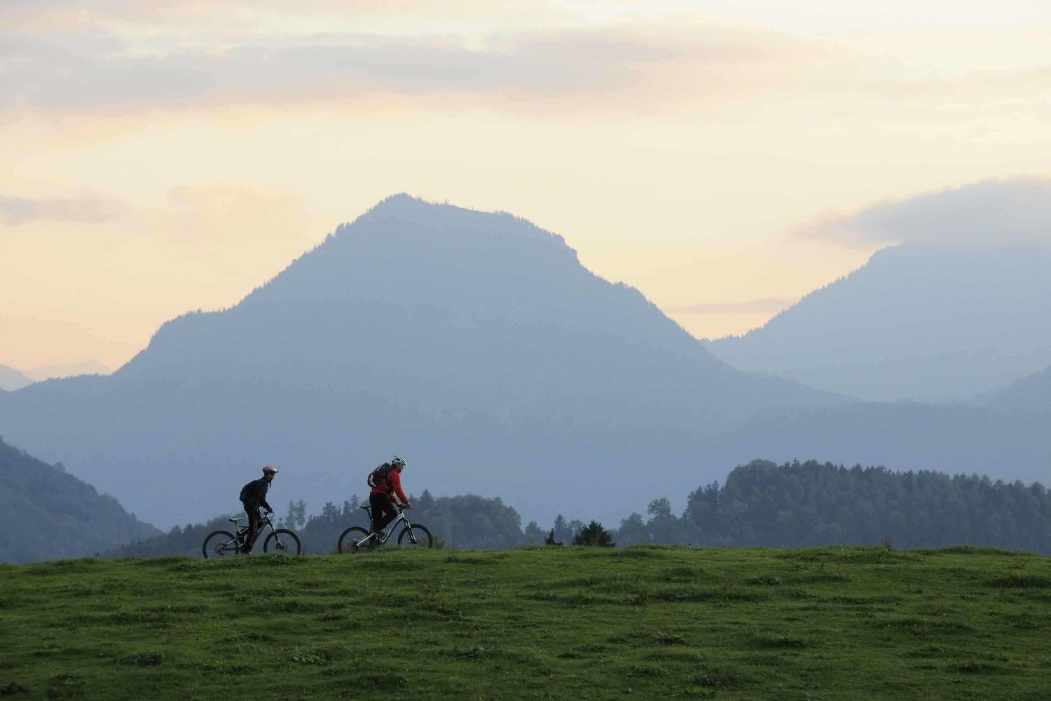 Ausflüge in die Bergwelt der Alpen Mountainbike-Touren mit Bergpanorama