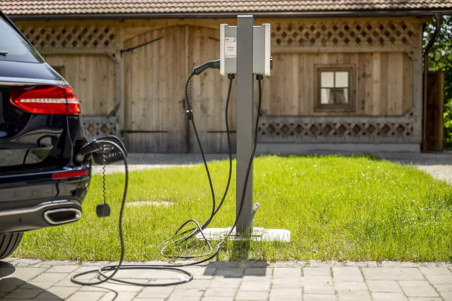 E-Bike oder E-Auto mit grünem Strom