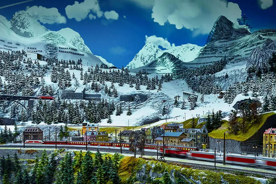 Blechspielzeug, Modelleisenbahn und Sportwagen bewundern